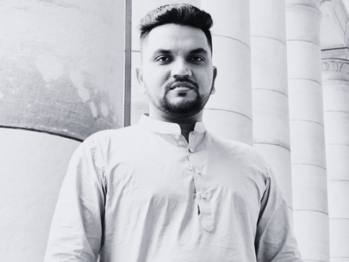 Bhojpuri Controversy: भोजपुरी सिंगर गुंजन सिंह ने चोरी किया ‘मरद सूटबूट वाला’, फेसबुक लाइव पर लगाए घिनौने आरोप; इंडस्ट्री में मच गया था बवाल! - Photo Gallery