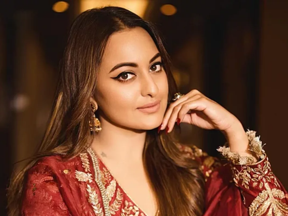न मंहगा मेकअप, न ट्रीटमेंट…ये है Sonakshi Sinha की चमकती स्किन का राज; यहां जानें - Photo Gallery
