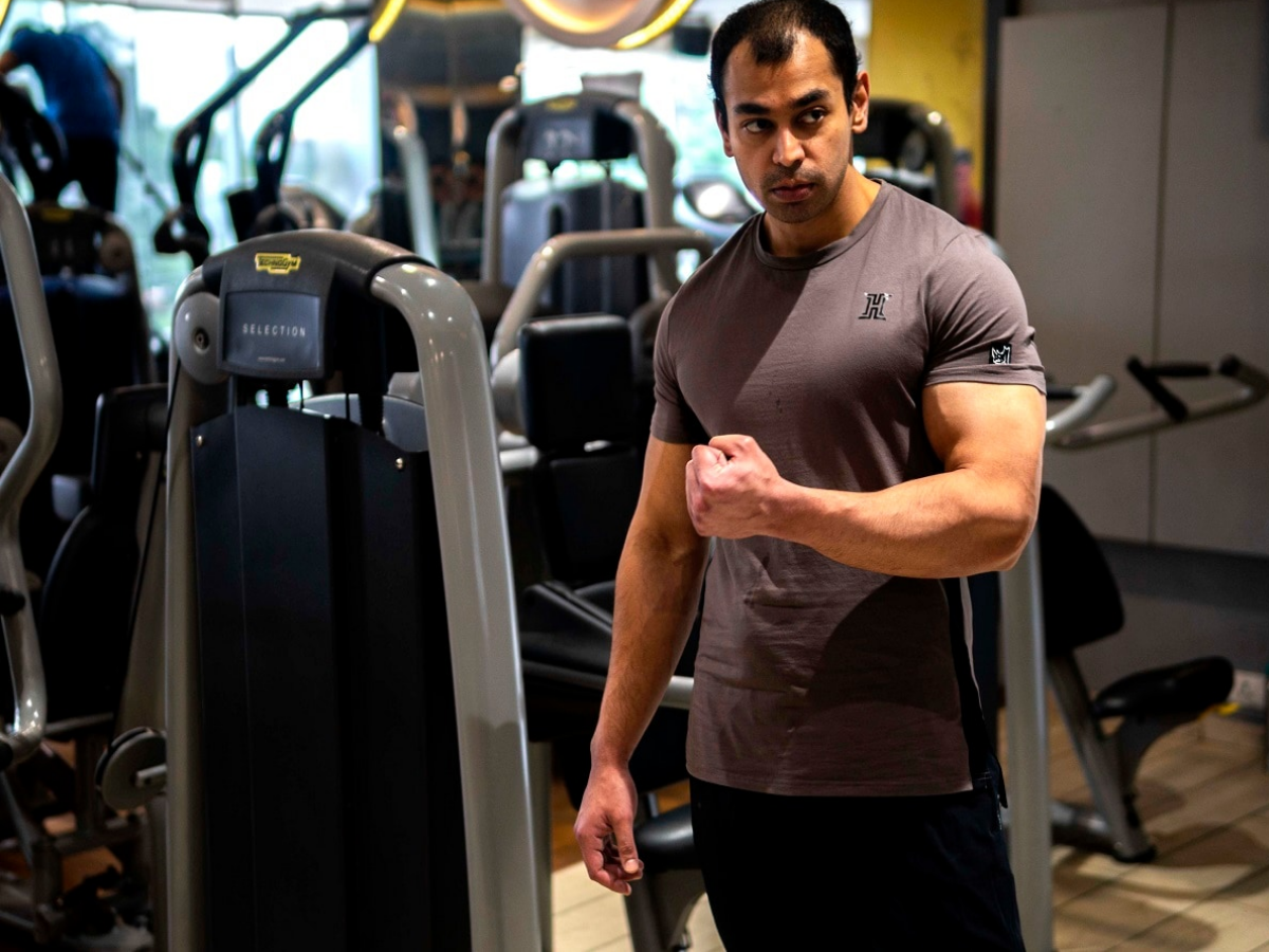 कौन है अखिलेश यादव के सौतेले भाई प्रतीक? राजनीति से भागते हैं दूर; अब पत्नी अपर्णा यादव से लेना चाहते हैं तलाक - Photo Gallery