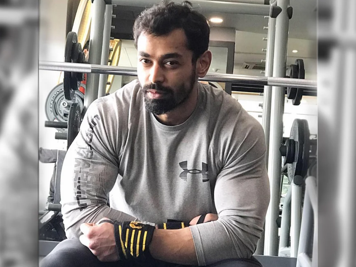 कौन है अखिलेश यादव के सौतेले भाई प्रतीक? राजनीति से भागते हैं दूर; अब पत्नी अपर्णा यादव से लेना चाहते हैं तलाक - Photo Gallery