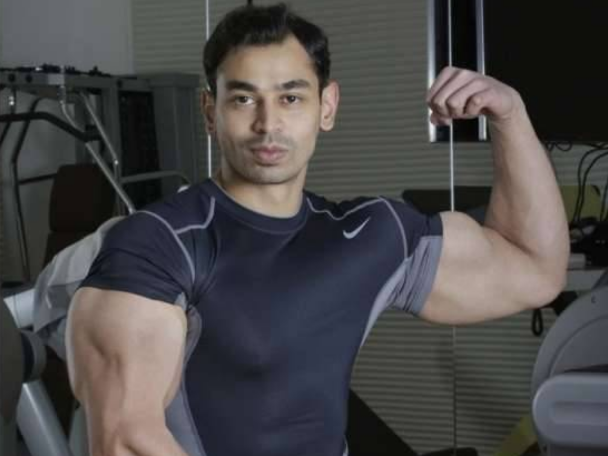 कौन है अखिलेश यादव के सौतेले भाई प्रतीक? राजनीति से भागते हैं दूर; अब पत्नी अपर्णा यादव से लेना चाहते हैं तलाक - Photo Gallery