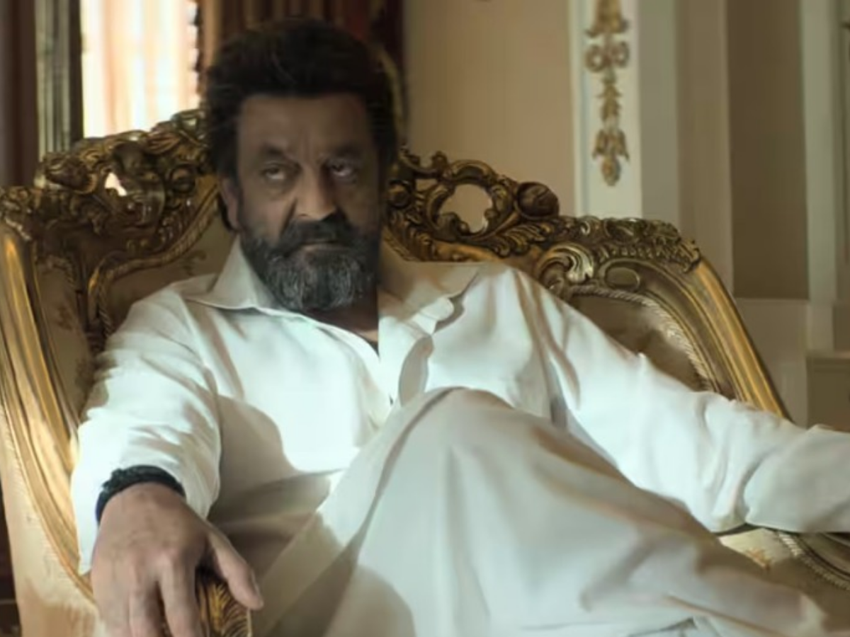 Dhurandhar Fashion Trend: मर्दों को यूं ही नहीं भा गई धुरंधर, फॉलो कर रहे हैं रणवीर से लेकर रहमान डकैत का लुक; आप भी करें ये फैशन ट्रेंड - Photo Gallery