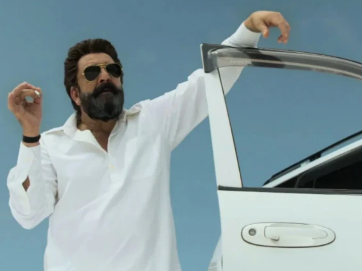 Dhurandhar Fashion Trend: मर्दों को यूं ही नहीं भा गई धुरंधर, फॉलो कर रहे हैं रणवीर से लेकर रहमान डकैत का लुक; आप भी करें ये फैशन ट्रेंड - Photo Gallery