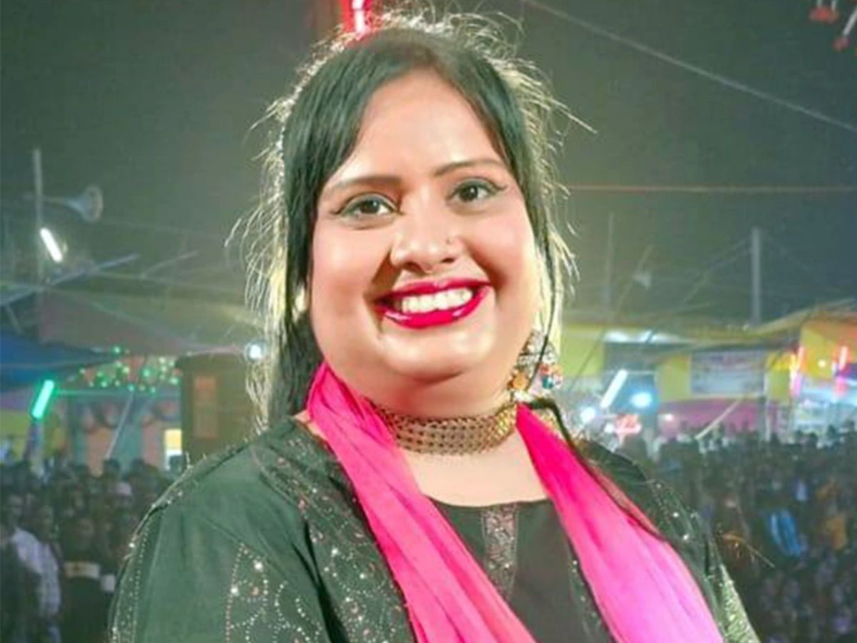 न पति, न फेरे… फिर भी भोजपुरी गायिका देवी के घर जब गूंजी थी किलकारी! जर्मनी से जुड़ी है उनके बच्चे की यह कहानी - Photo Gallery