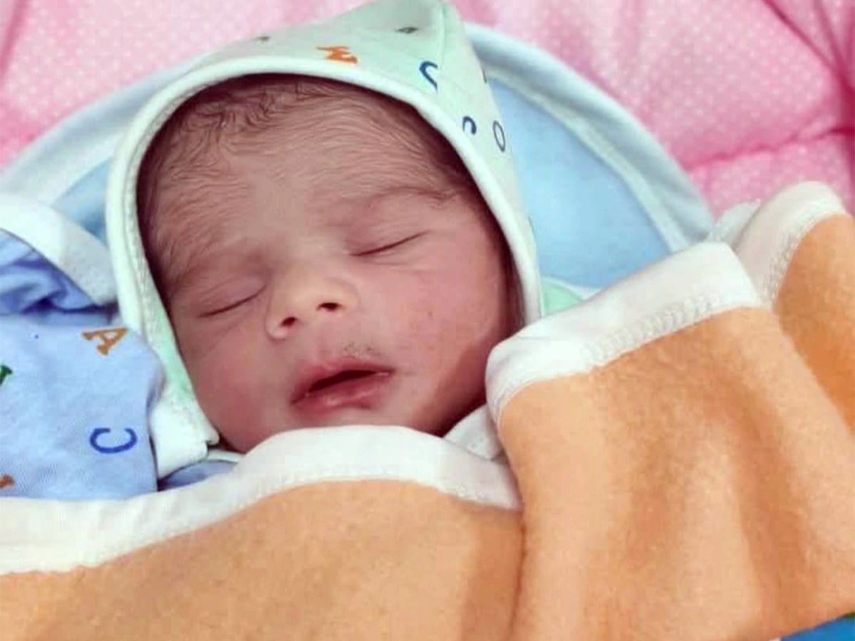 न पति, न फेरे… फिर भी भोजपुरी गायिका देवी के घर जब गूंजी थी किलकारी! जर्मनी से जुड़ी है उनके बच्चे की यह कहानी - Photo Gallery