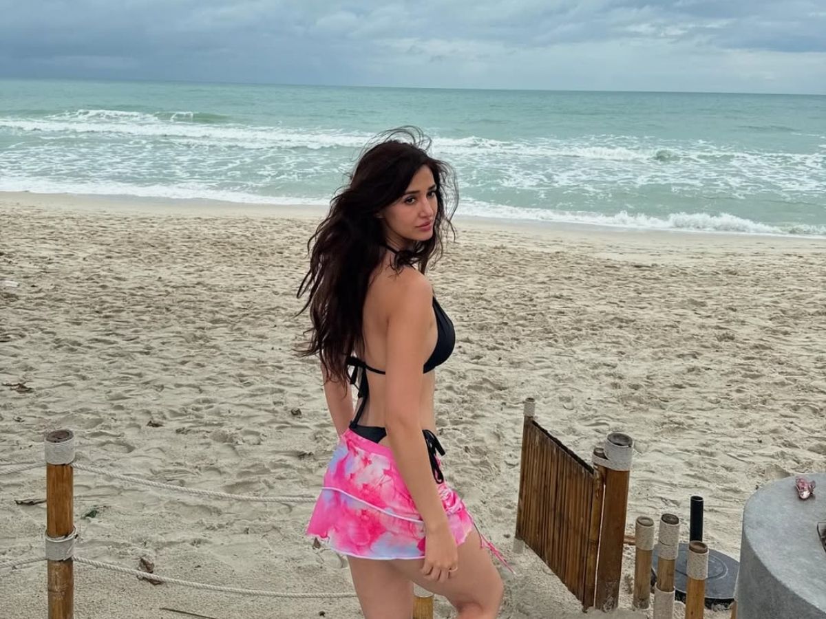 Disha Patani Bikini Photos: हरि-पीली बिकनी पहन दिशा पाटनी ने मचाया गदर, फोटोज देख मदहोश हुए लोग