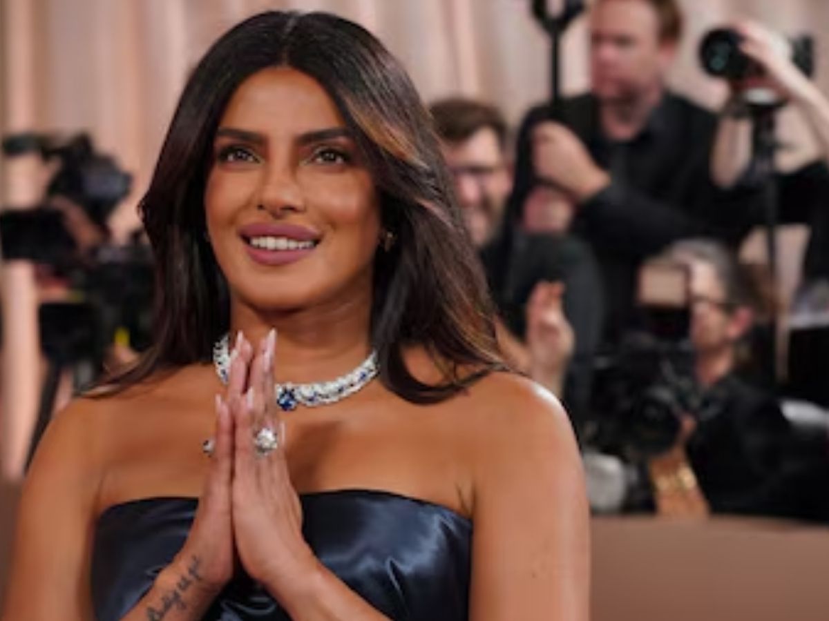 देसी गर्ल ने फिर मचाया तहलका! गोल्डन ग्लोब्स 2026 में छाए प्रियंका चोपड़ा-निक जोनास; तस्वीरें देख दीवाने हुए फैंस - Photo Gallery