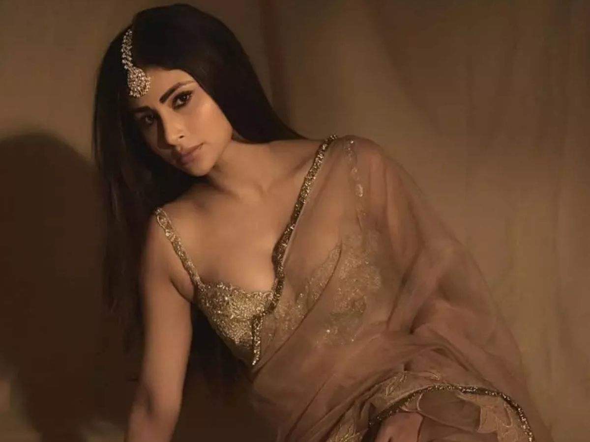 Hand on my waist - Photo Gallery