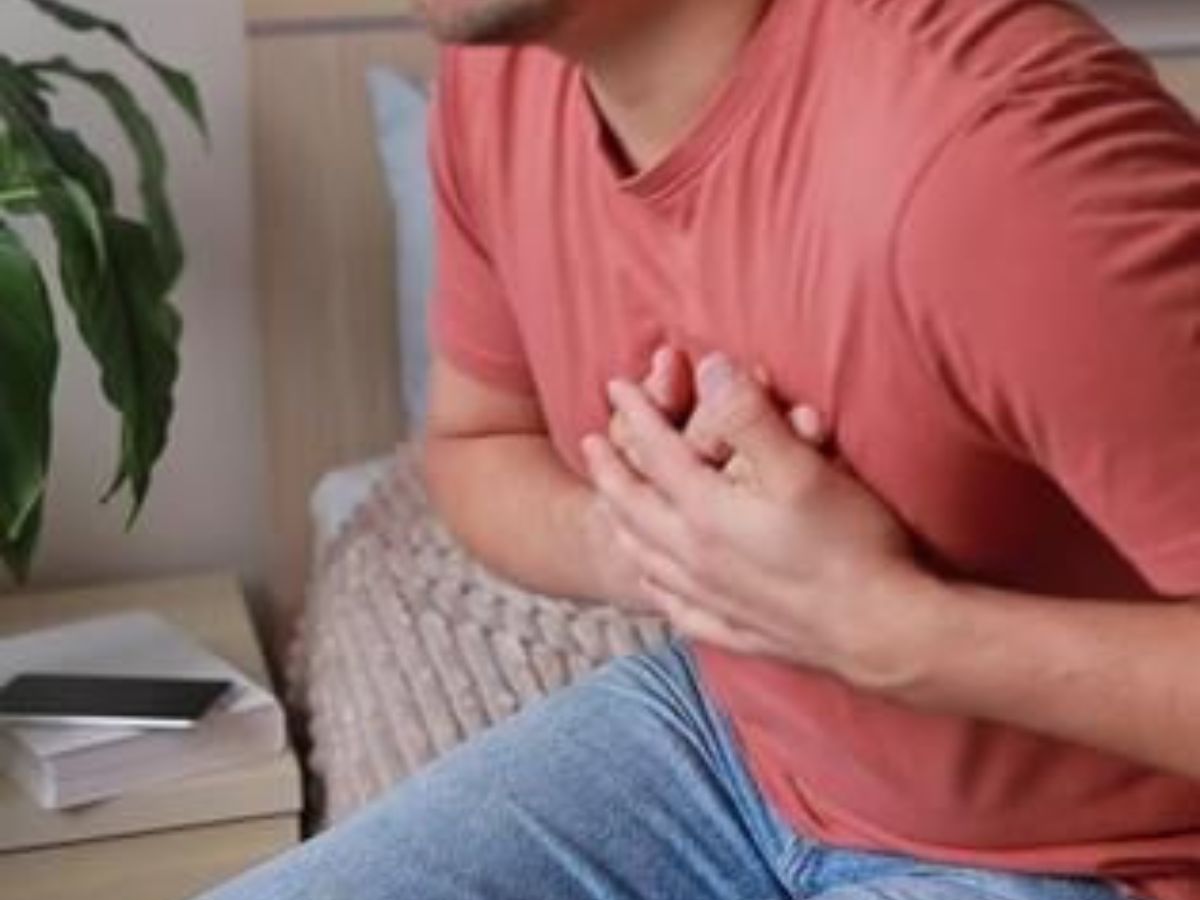 Winter Heart Attack Risk: सर्दियों में हार्ट अटैक का खतरा क्यों बढ़ जाता है? जानें कारण, लक्षण और बचाव के उपाय - Photo Gallery