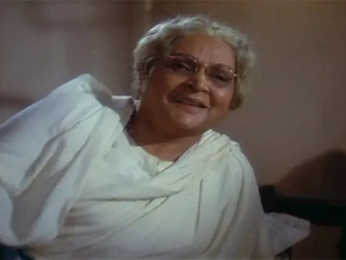 How did she become a freelance actress - Photo Gallery