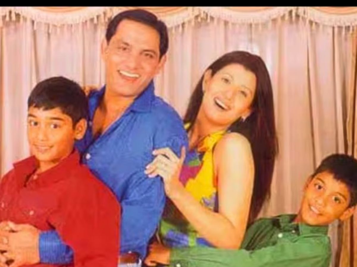 It gradually started to move away - Photo Gallery