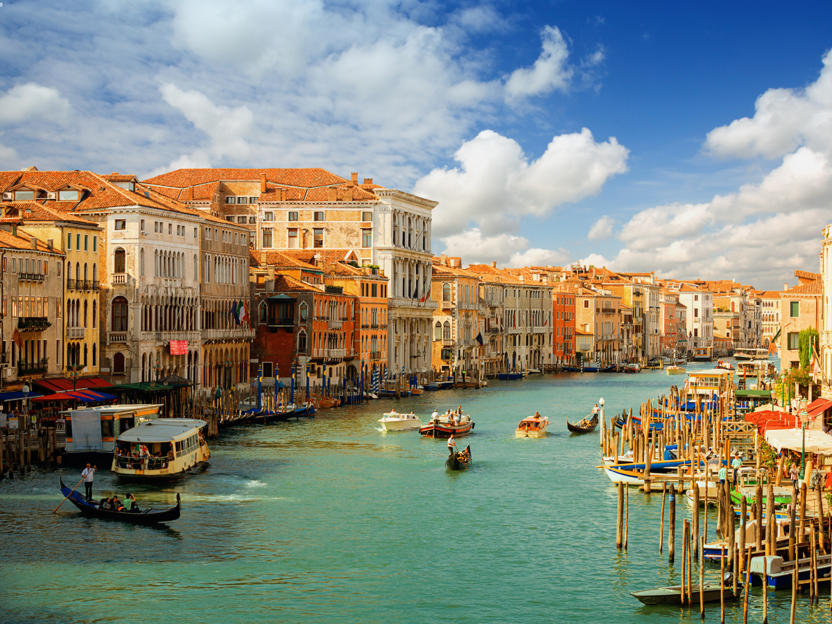 विदेश में रहना हुआ आसान, इन देशों में बसने पर वहां की सरकार देगी आपको पैसे! यहां देखें लिस्ट - Photo Gallery