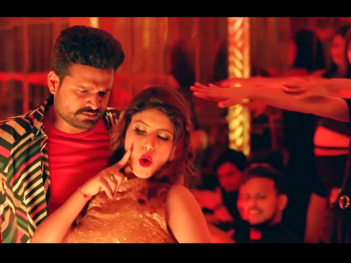 बारात से लेकर डांस फ्लोर तक: आखिर क्यों ये 10 भोजपुरी हिट्स आज भी हैं सबकी पहली पसंद? - Photo Gallery