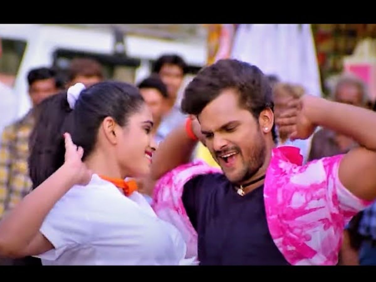 बारात से लेकर डांस फ्लोर तक: आखिर क्यों ये 10 भोजपुरी हिट्स आज भी हैं सबकी पहली पसंद? - Photo Gallery