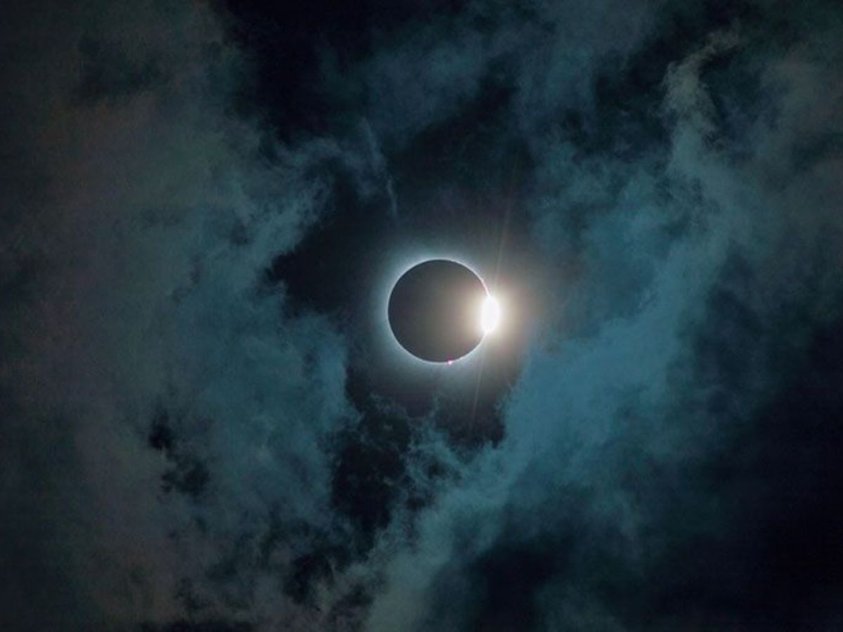 Eclipse 2026: साल का पहला सूर्य और चंद्र ग्रहण हिंदू कैलेंडर के किस महीने में लगेगा? - Photo Gallery
