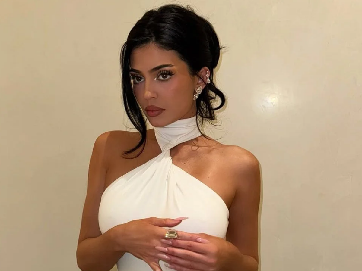 हाय गर्मी! कड़ाके की ठंड में Kylie Jenner की तस्वीरों ने लगाई आग, देखते ही खड़े हो जाएंगे रोंगटे - Photo Gallery