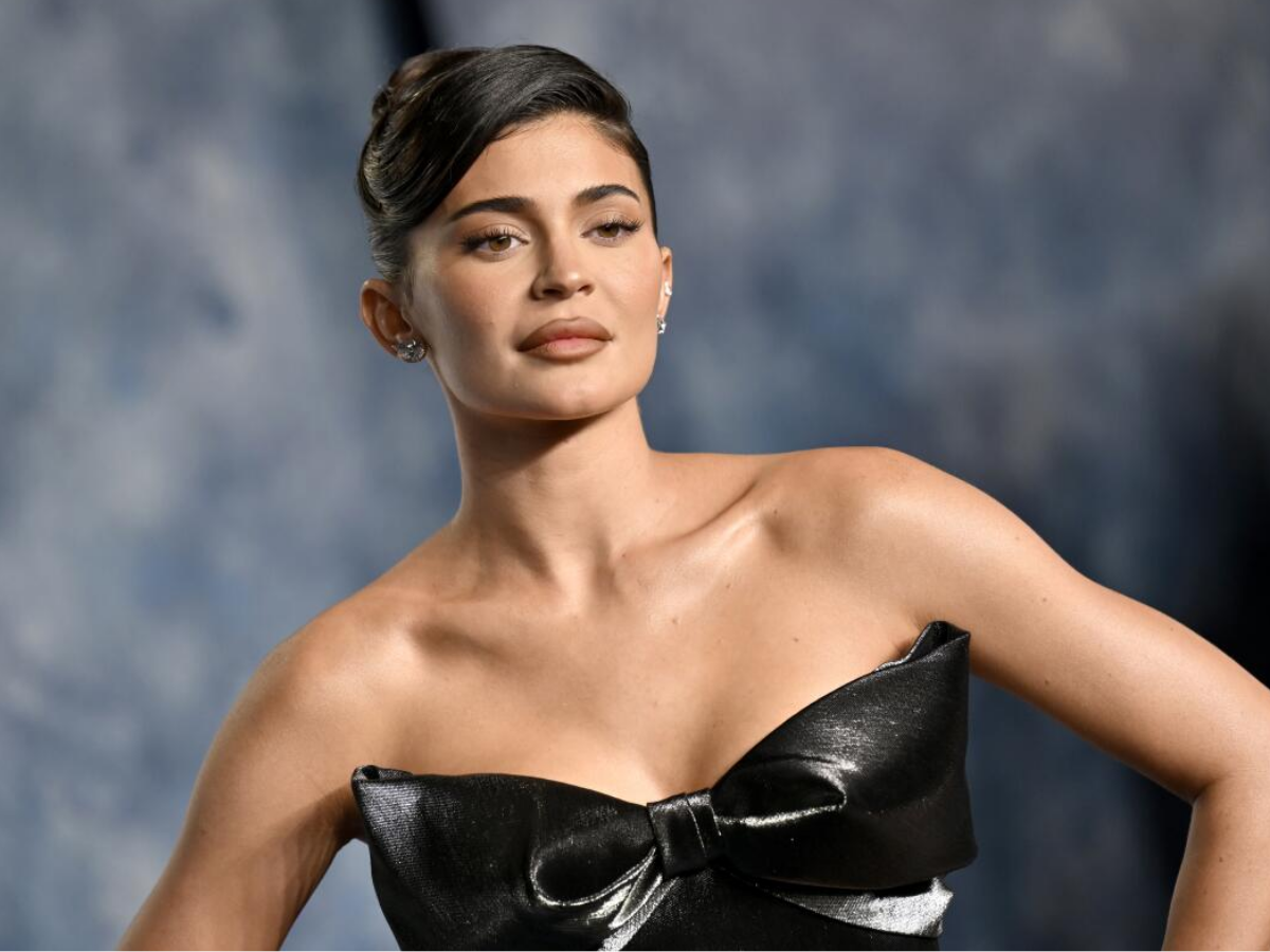 हाय गर्मी! कड़ाके की ठंड में Kylie Jenner की तस्वीरों ने लगाई आग, देखते ही खड़े हो जाएंगे रोंगटे - Photo Gallery