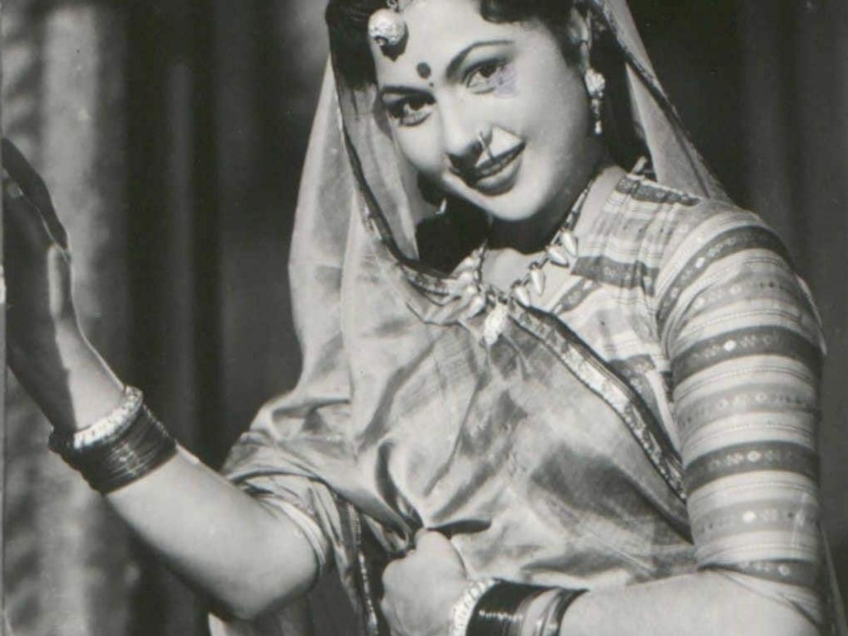 Nirupa Roy Birthday: जिसे देवी समझकर लोगों ने पूजा, पिता ने मरते दम तक नहीं की उससे बात! - Photo Gallery