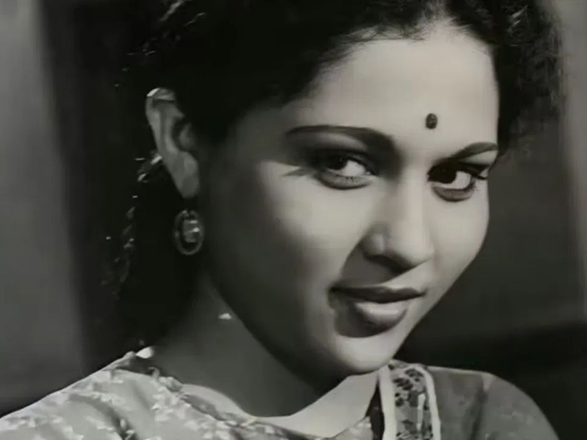 Nirupa Roy Birthday: जिसे देवी समझकर लोगों ने पूजा, पिता ने मरते दम तक नहीं की उससे बात! - Photo Gallery