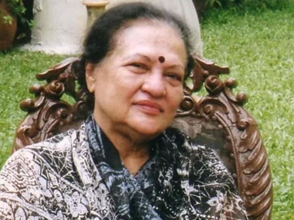 Nirupa Roy Birthday: जिसे देवी समझकर लोगों ने पूजा, पिता ने मरते दम तक नहीं की उससे बात! - Photo Gallery