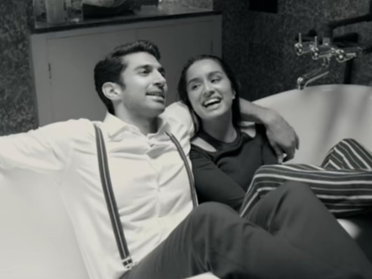 नेटफ्लिक्स पर रोमांटिक फिल्में जो आपको इस वीकेंड देखनी चाहिए - Photo Gallery