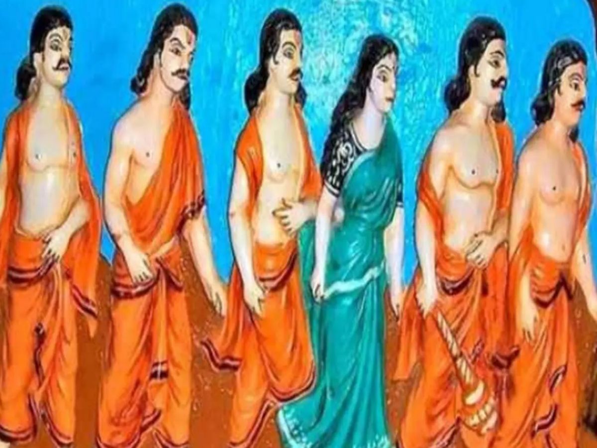 Bizzare Indian Tradition: आखिर क्यों हजारों ट्रांसजेंडर महिलाएं करती हैं भगवान अरावन से शादी और फिर अगले दिन ही विलाप? - Photo Gallery