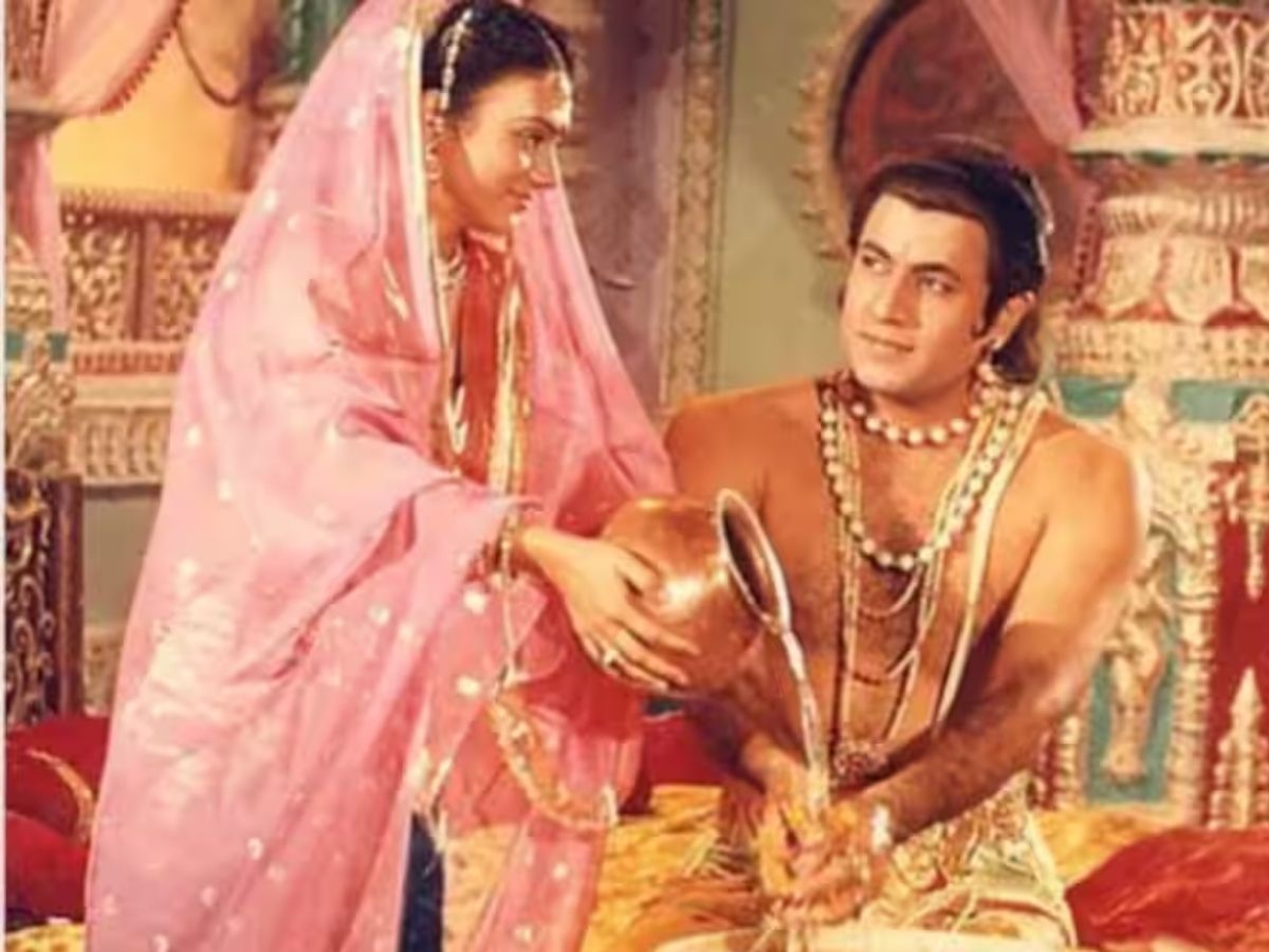 Arun Govil: अरुण गोविल को भगवान मानने लगे थे लोग, सिगरेट पीते ही किया विरोध; जानिए रामायण के ‘राम’ की अनसुनी बातें - Photo Gallery