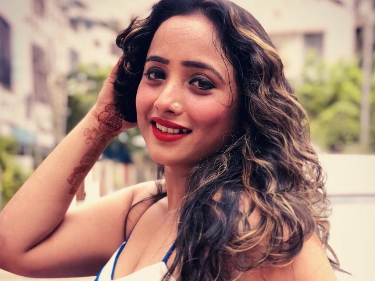 इस मुस्लिम एक्ट्रेस ने मंदिर में सिर झुकाने से पहले बदला नाम, लाखों दिलों की धड़कन है ये भोजपुरी हसीना; जानें कौन ? - Photo Gallery