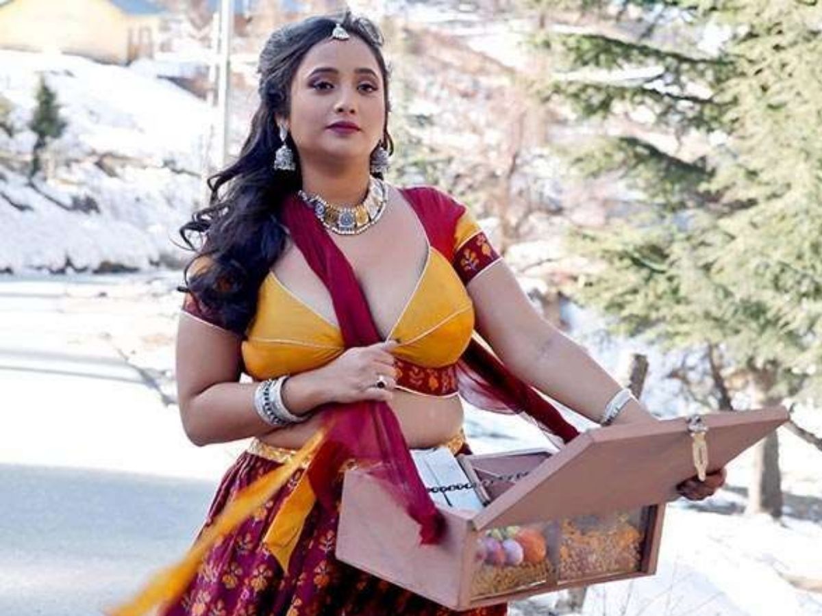 इस मुस्लिम एक्ट्रेस ने मंदिर में सिर झुकाने से पहले बदला नाम, लाखों दिलों की धड़कन है ये भोजपुरी हसीना; जानें कौन ? - Photo Gallery