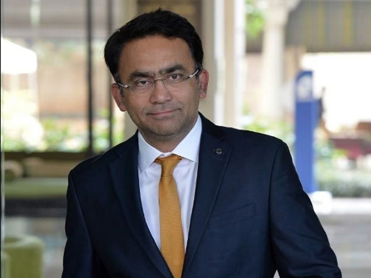 15 की उम्र में डेब्यू, हिंदू लड़की से प्यार और फिर… जानें पूर्व भारतीय क्रिकेटर सबा करीम की दिल को छू लेने वाली लव स्टोरी - Photo Gallery