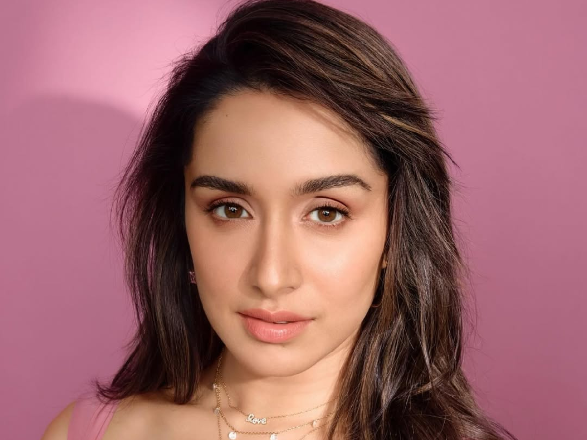 आलिया भट्ट से लेकर दीपिका पादुकोण तक: आखिर क्यों इन हसीनाओं के सिर चढ़कर बोल रहा है ‘नो-मेकअप’ लुक का जादू? - Photo Gallery