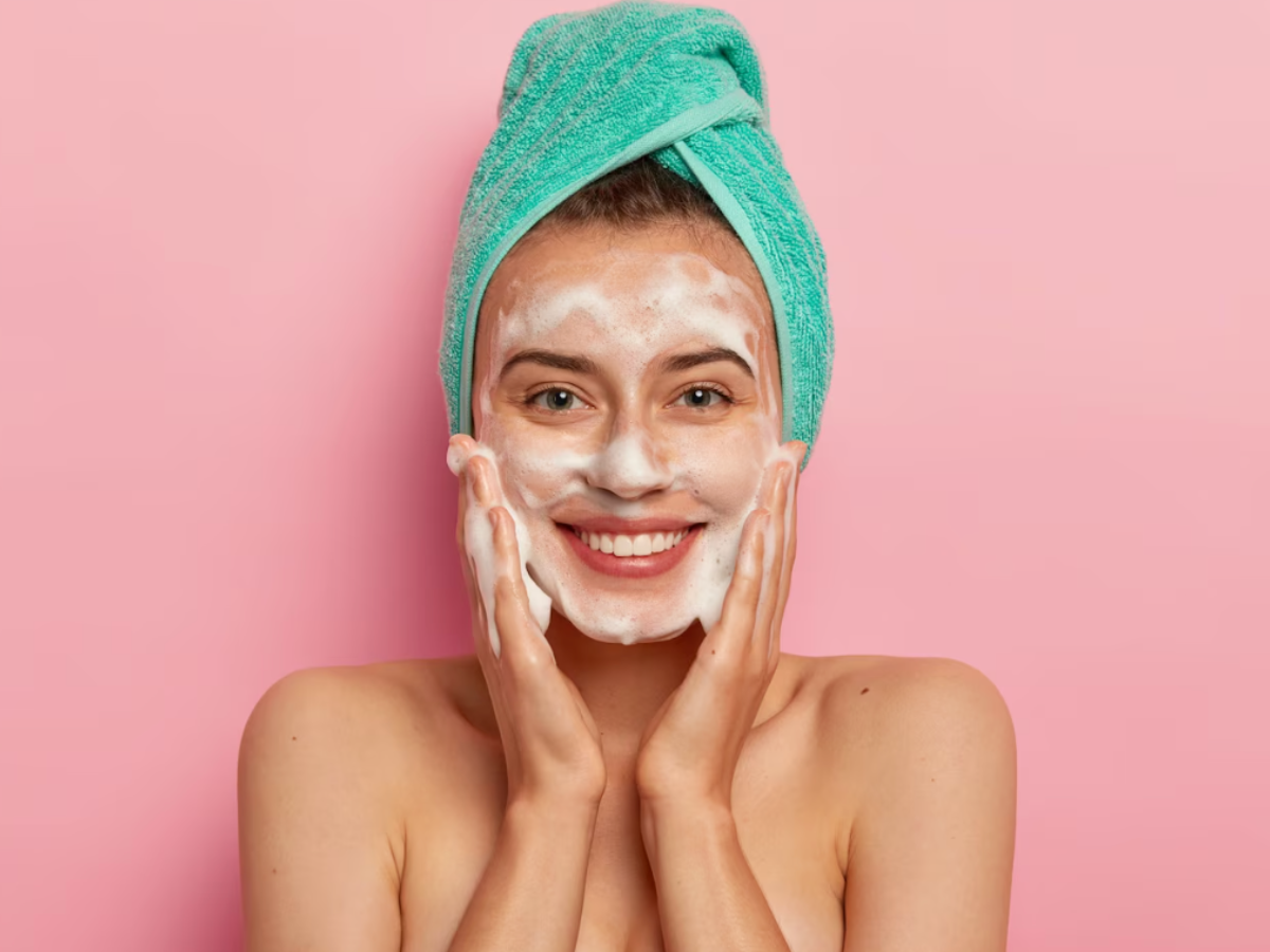 सावधान! आपकी ये 3 रोज़ाना की आदतें छीन रही हैं चेहरे का नूर; आज ही सुधारें! - Photo Gallery