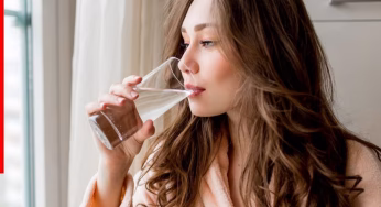 झूठ! सिर्फ पानी पीना काफी नहीं; जानें ग्लोइंग स्किन का वो ‘सीक्रेट’ जो डॉक्टर आपसे छुपाते हैं?