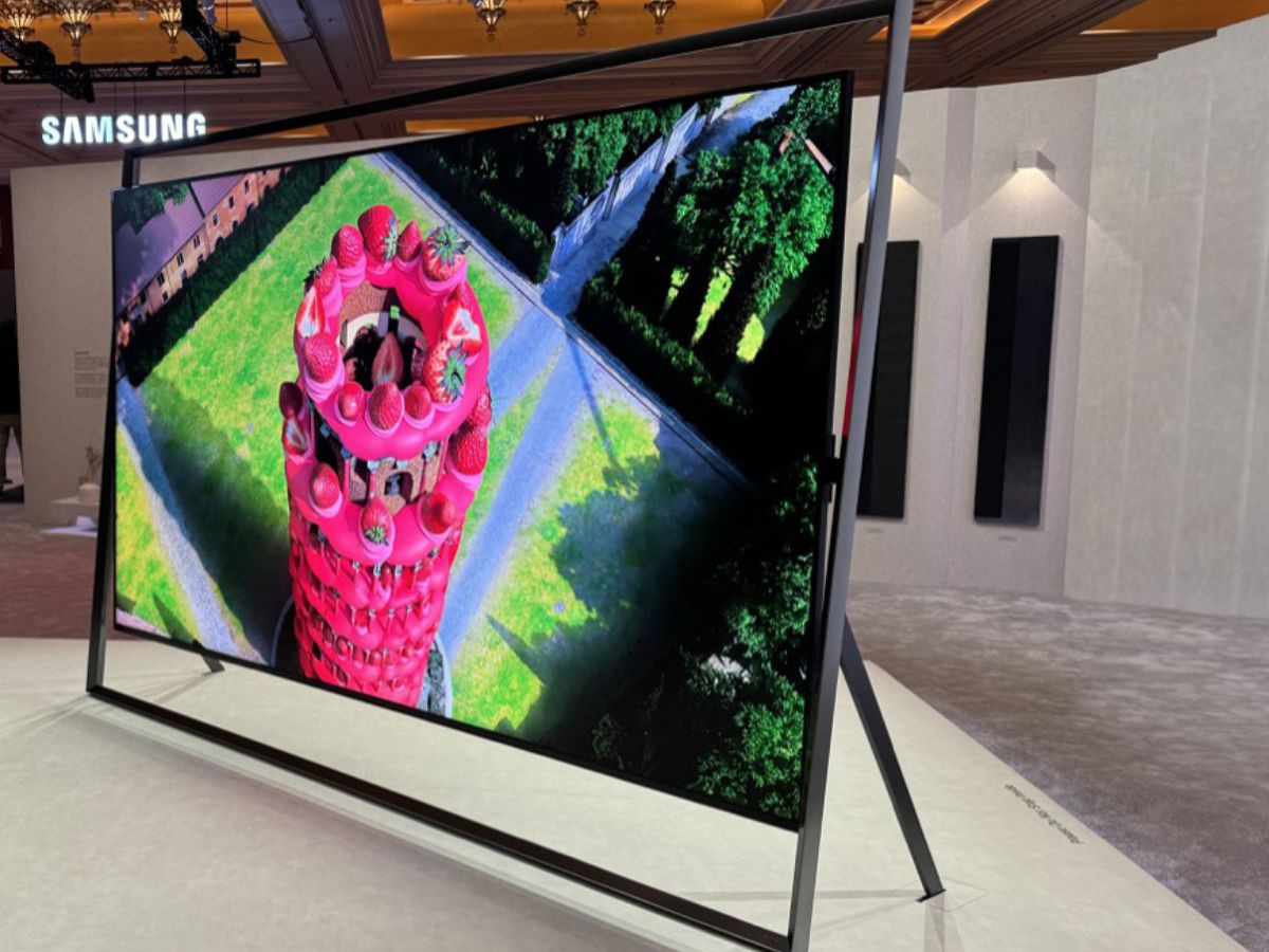 Samsung 130 inch Telivision - Photo Gallery