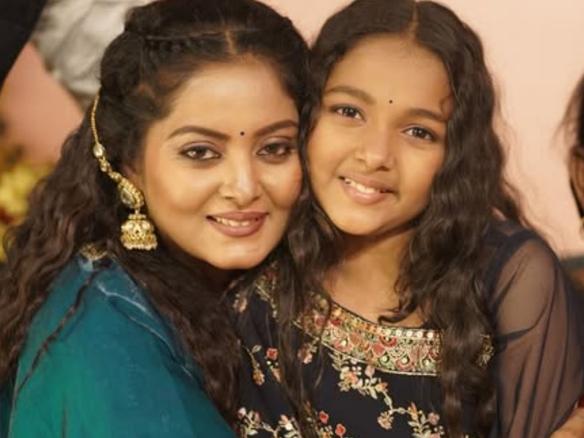 पहले मौत की खबर…फिर शहीद की विधवा, करोड़ों की मालकिन ये भोजपुरी हसीना; यहां जानें नेटवर्थ - Photo Gallery