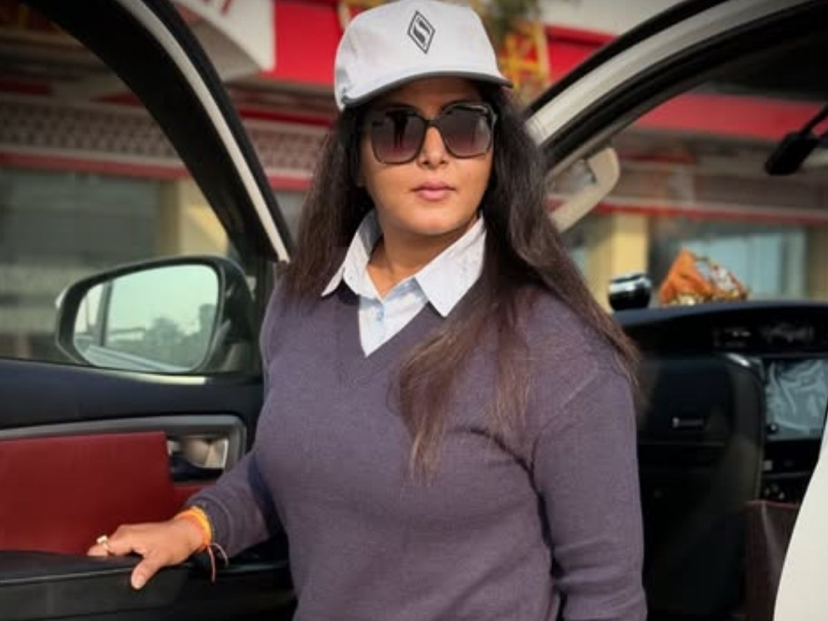 पहले मौत की खबर…फिर शहीद की विधवा, करोड़ों की मालकिन ये भोजपुरी हसीना; यहां जानें नेटवर्थ - Photo Gallery