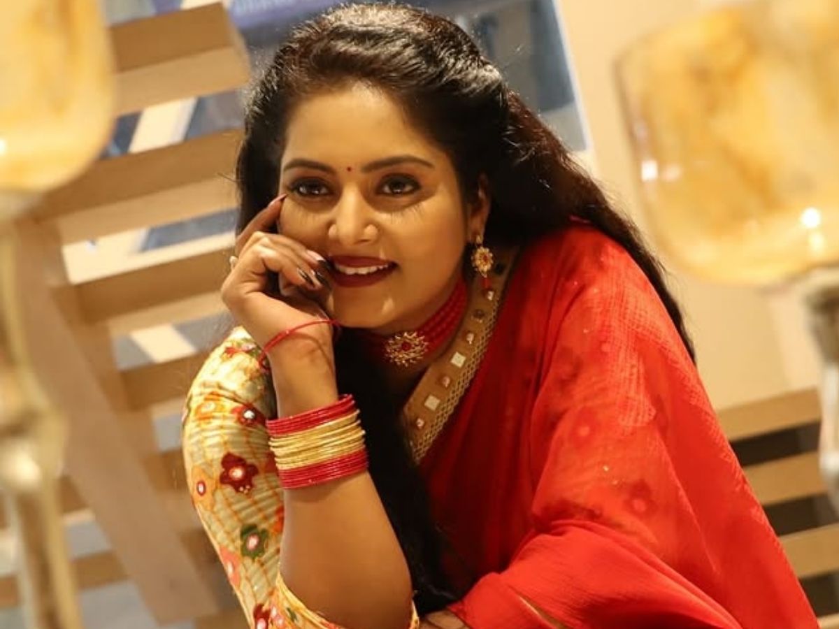 पहले मौत की खबर…फिर शहीद की विधवा, करोड़ों की मालकिन ये भोजपुरी हसीना; यहां जानें नेटवर्थ - Photo Gallery