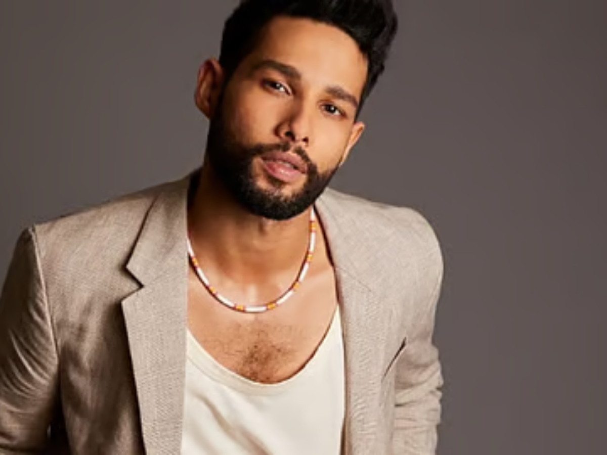 Dhanush से पहले इन 8  हैंडसम हंक के साथ जुड़ा था Mrunal Thakur का नाम, कौन-कौन थे वो lucky boys? लिस्ट में हैं पूरे 8 नाम - Photo Gallery