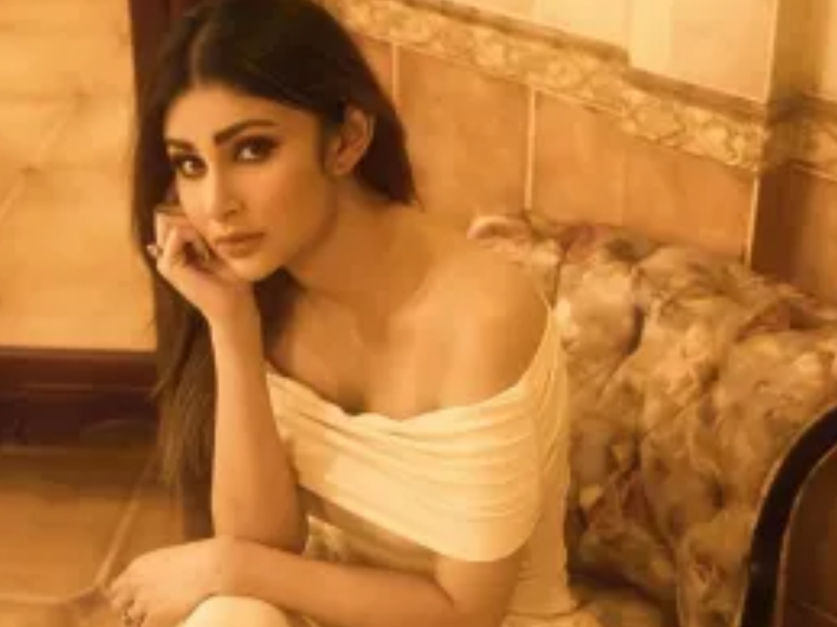 Why did she start leaving the stage - Photo Gallery