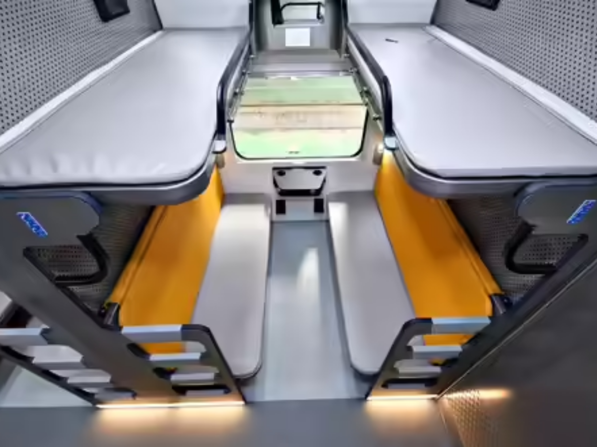 वंदे भारत स्लीपर का शुभारंभ, राजधानी से बेहतर है भारतीय रेलवे की यह नई ट्रेन; जानें मुख्य विशेषताएं - Photo Gallery