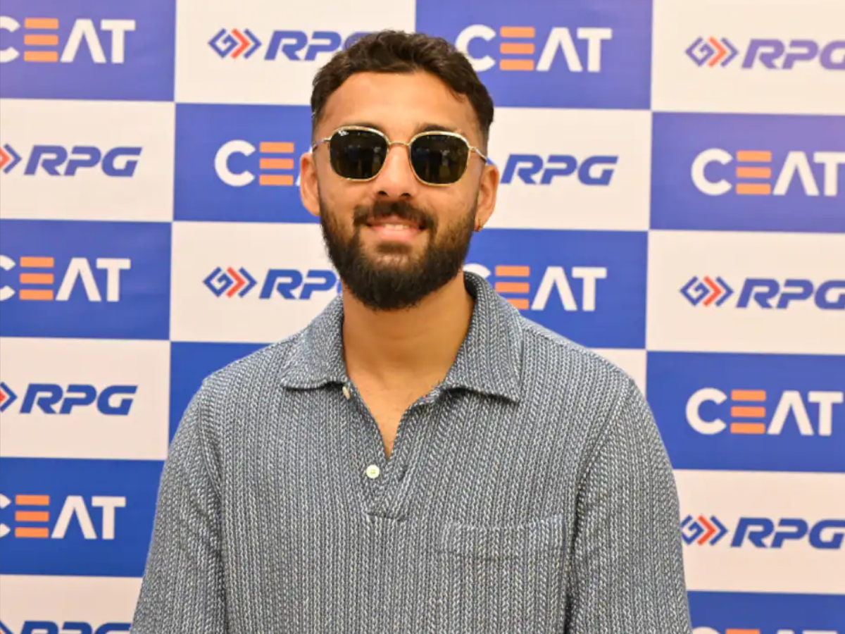 Varun Chakravarthy: बल्लेबाजों को अपनी फिरकी में फंसाने वाले वरुण चक्रवर्ती की कैसी है लाइफस्टाइल; जानें कितनी है नेटवर्थ? - Photo Gallery