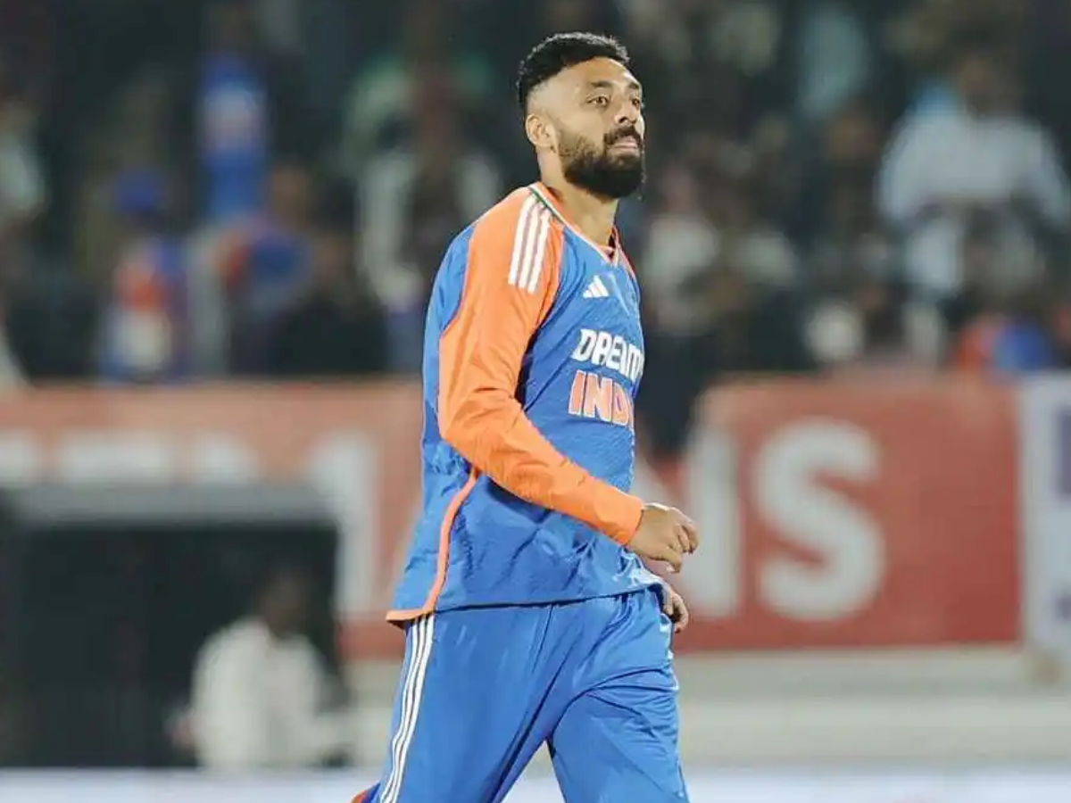 Varun Chakravarthy: बल्लेबाजों को अपनी फिरकी में फंसाने वाले वरुण चक्रवर्ती की कैसी है लाइफस्टाइल; जानें कितनी है नेटवर्थ? - Photo Gallery