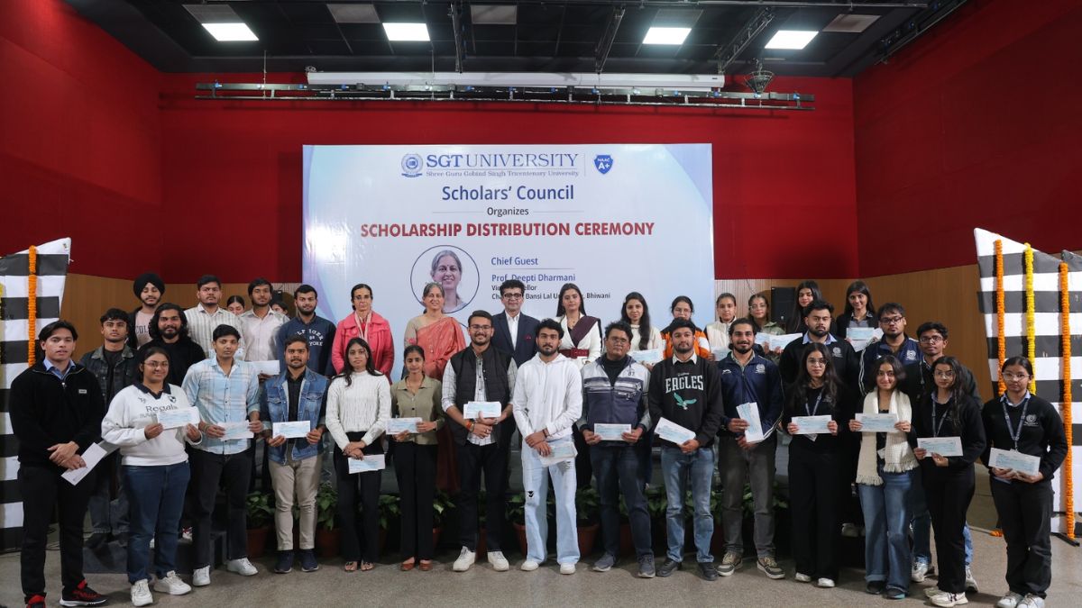 sgt-university-organized-a-scholarship-distribution-ceremony-to-support-and-encourage-meritorious-students एसजीटी यूनिवर्सिटी ने छात्रवृत्ति वितरण समारोह आयोजित किया