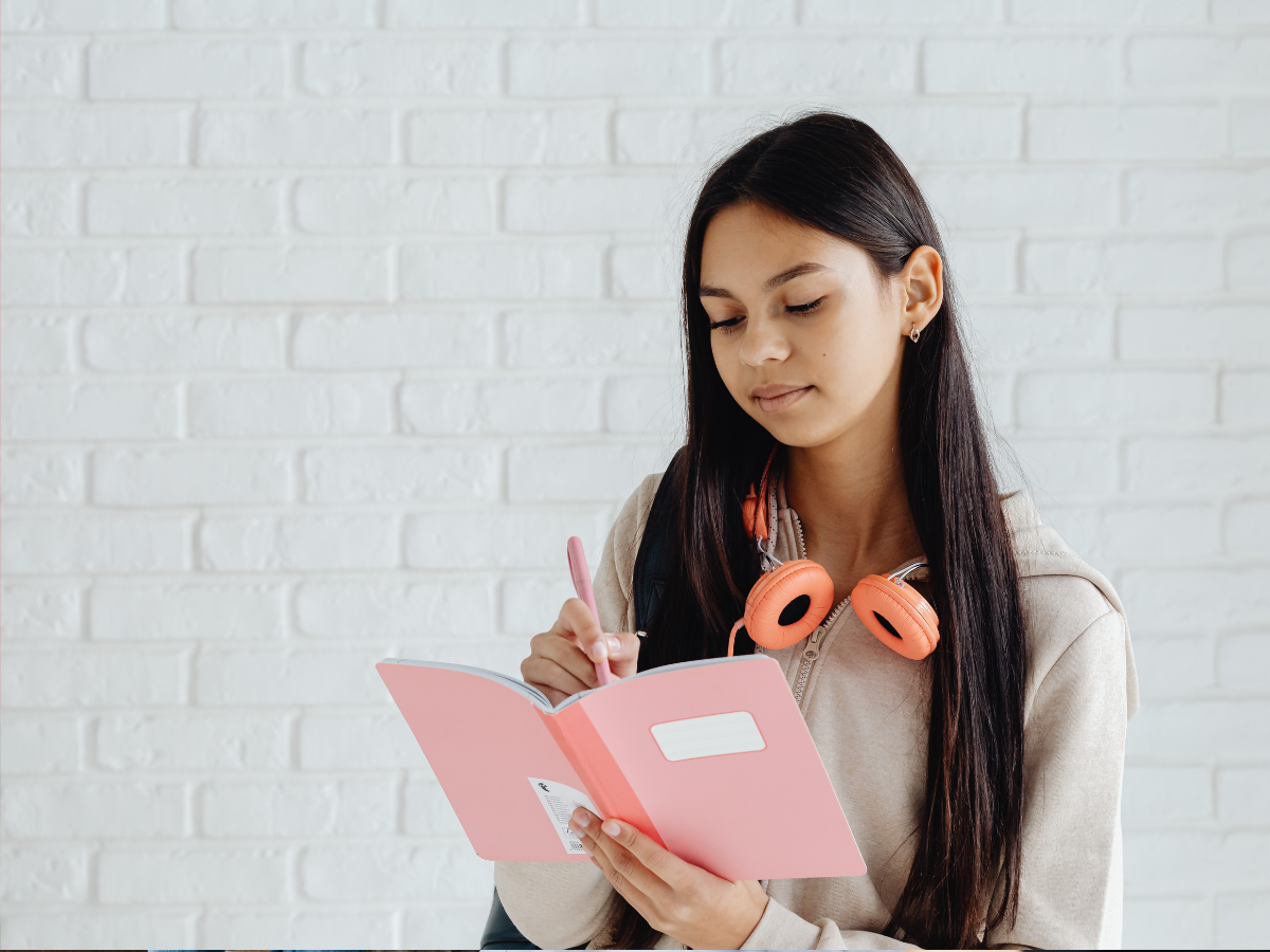 दिल्ली सरकार की बड़ी पहल, लखपति बिटिया योजना में बेटियों को मिलेंगे 1 लाख रुपये, जानें कैसे करें आवेदन - Photo Gallery