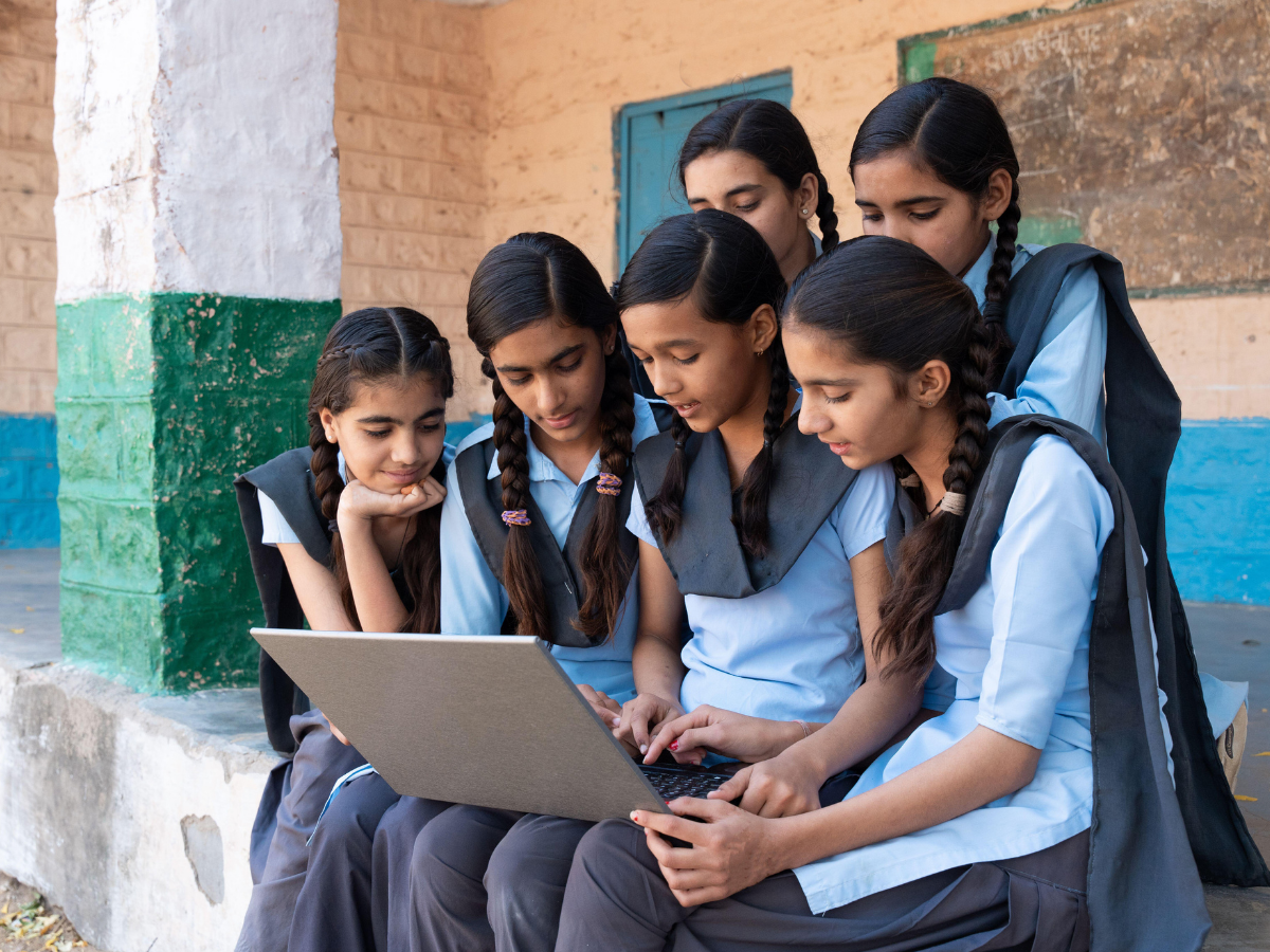 दिल्ली सरकार की बड़ी पहल, लखपति बिटिया योजना में बेटियों को मिलेंगे 1 लाख रुपये, जानें कैसे करें आवेदन - Photo Gallery