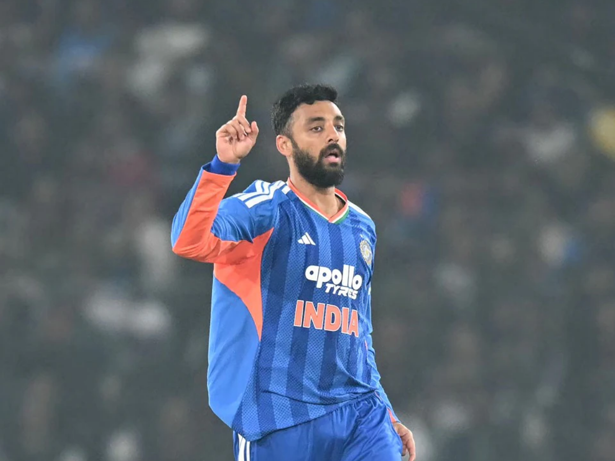 Varun Chakravarthy: बल्लेबाजों को अपनी फिरकी में फंसाने वाले वरुण चक्रवर्ती की कैसी है लाइफस्टाइल; जानें कितनी है नेटवर्थ? - Photo Gallery