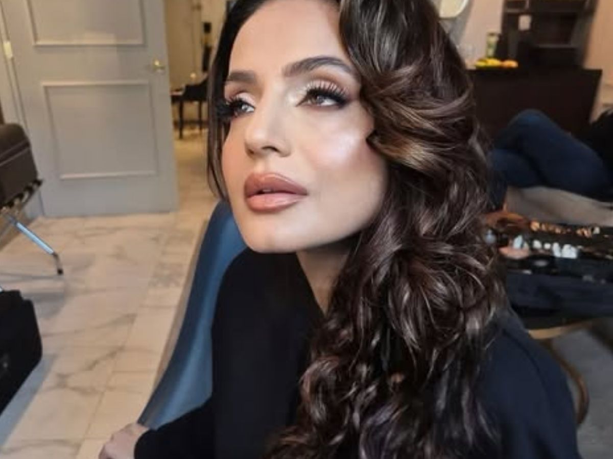 शादीशुदा डायरेक्टर से लगाया दिल, करियर बर्बाद! 50 की उम्र में भी कुंवारी है ये हसीना; अब सच्चे प्यार के लिए तरस रही एक्ट्रेस - Photo Gallery