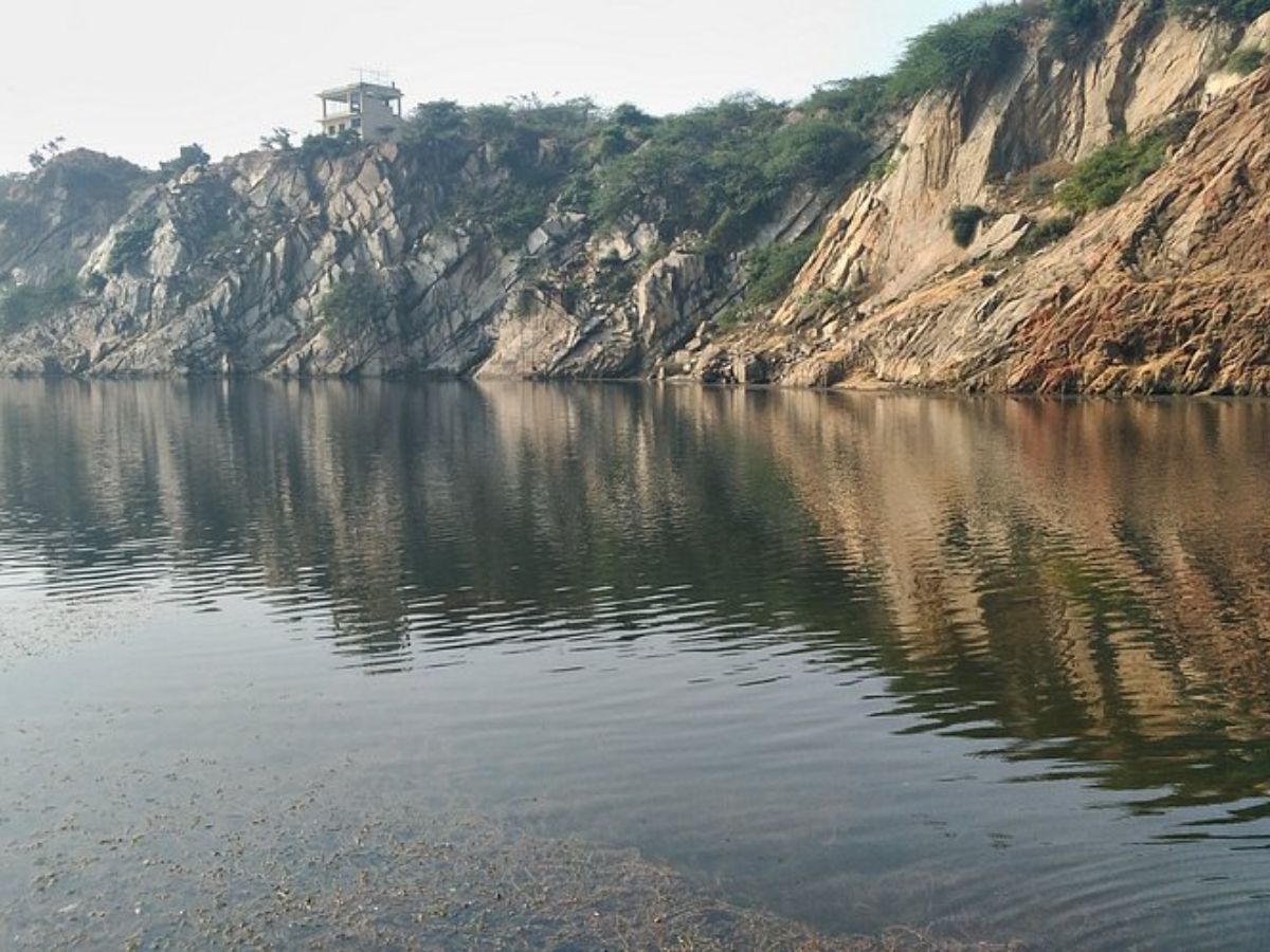 दिल्ली में ये 7 झीलें आपने देखीं क्या? रविवार को गर्लफ्रेंड के साथ घूमने का लें मजा - Photo Gallery