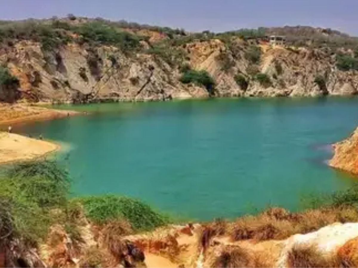 दिल्ली में ये 7 झीलें आपने देखीं क्या? रविवार को गर्लफ्रेंड के साथ घूमने का लें मजा - Photo Gallery