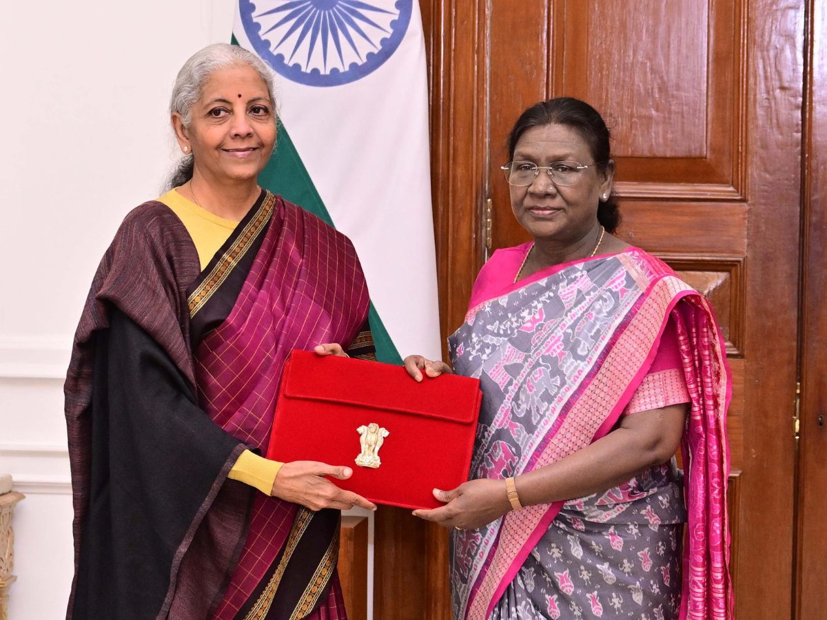 Hindu Rituals: शुभ काम से पहले क्यों खिलाई जाती है दही-चीनी,बजट से पहले राष्ट्रपति ने वित्त मंत्री को खिलाई - Photo Gallery